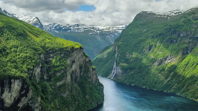 Roteiro Viking: Explore os Locais Reais da Série “Vikings” na Escandinávia