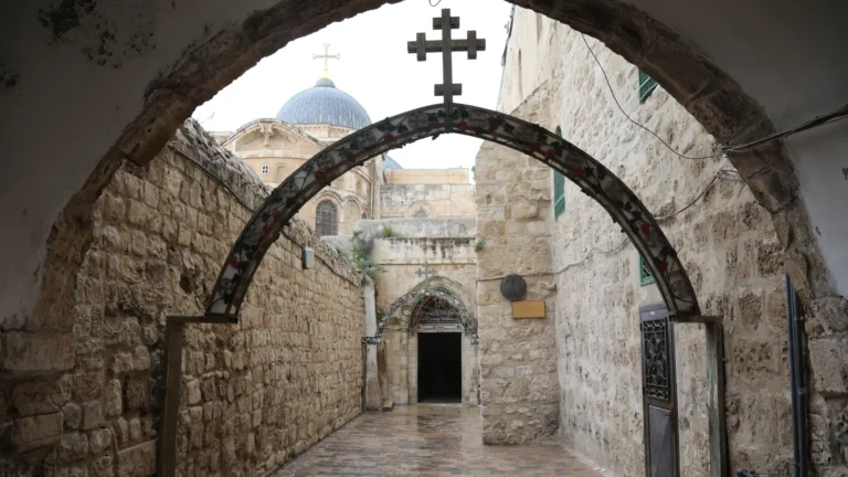 De Nazaré a Jerusalém em “Jesus de Nazaré”: Roteiro pelos Locais Reais do Filme em Israel
