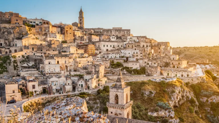 Caminhos da Cruz: Roteiro de Fé pelos Cenários Históricos de “A Paixão de Cristo” em Matera, Itália