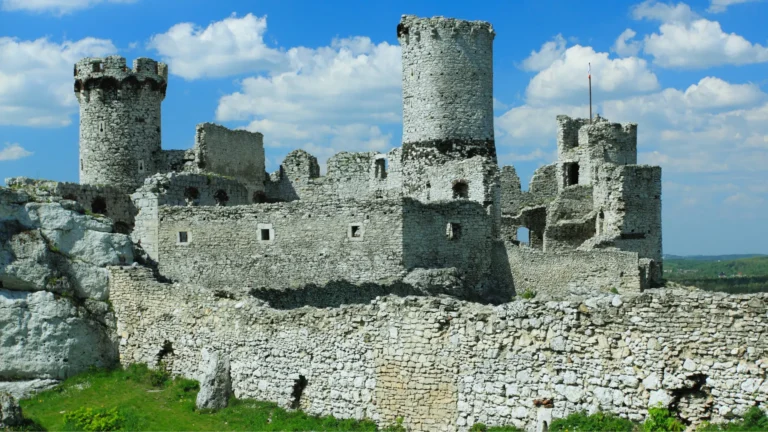 O Mundo Real de “The Witcher”: Roteiro por Locações Medievais no Leste Europeu