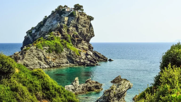 Sob o Sol da Grécia com “Mamma Mia!”: Roteiro de Viagem pelos Locais Reais de Gravação do Filme