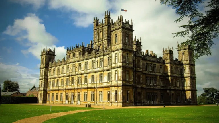 Inglaterra Aristocrática de “Downton Abbey”: Roteiro pelos Campos e Vilas Reais da Série, no Reino Unido 