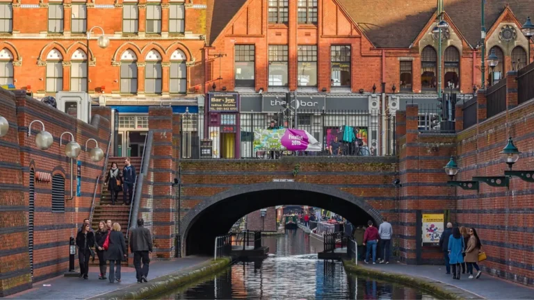 Sangue, Apostas e Navalhas: Roteiro pelos locais reais da série “Peaky Blinders” em Birmingham, Inglaterra